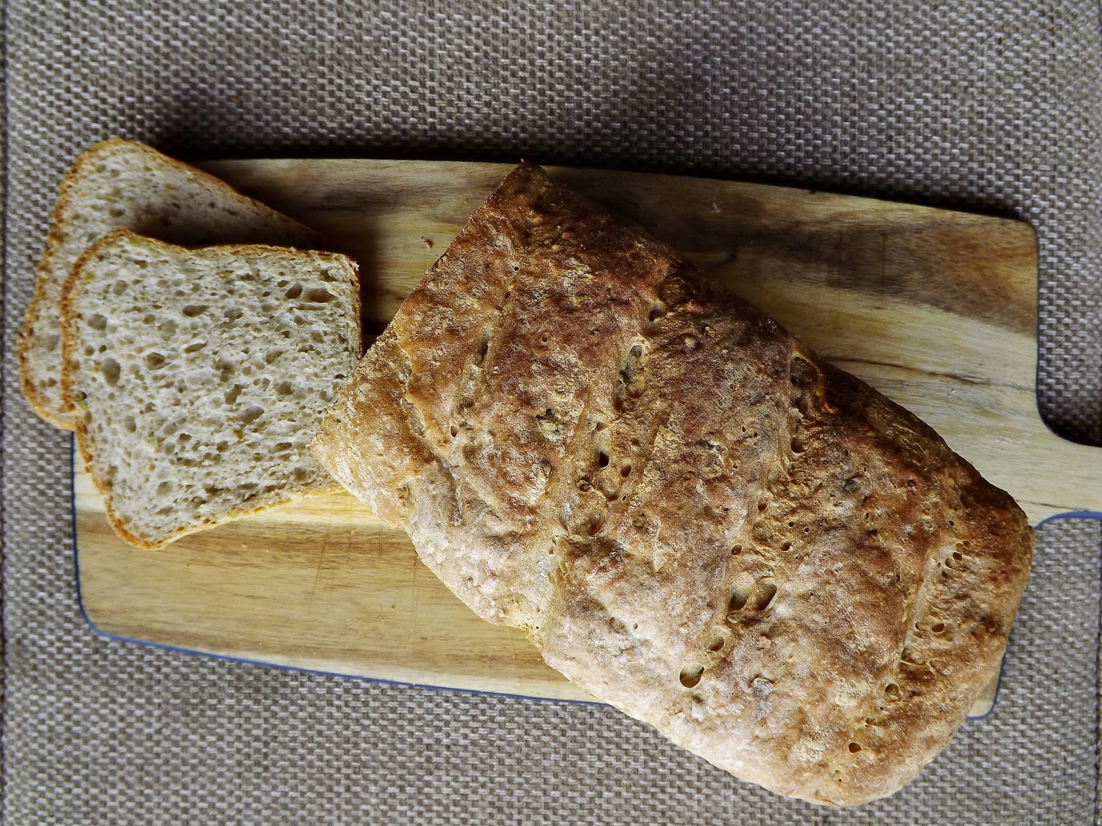 Chleb pszenno żytni z oliwkami
